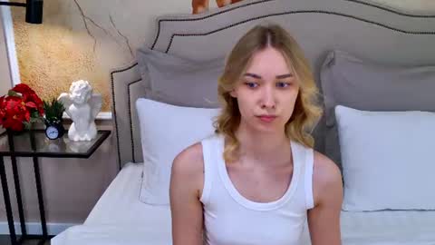 Snapshot of elizabethcash chatting on 07/05/26, 04:14 Elizabeth online show from 07/05/26, 04:14