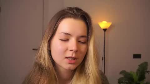 Elizabeth online show from 09/15/25, 06:19