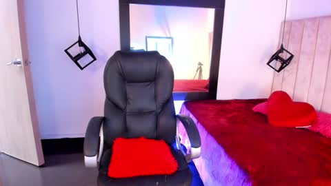 Lucia Vonne online show from 11/26/25, 01:12