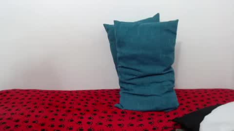 Snapshot of elizabethmiler chatting on 06/15/26, 12:57 ElizabethMiler online show from 06/15/26, 12:57