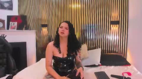 Snapshot of elizabethrogers chatting on 06/11/26, 11:30 Eliza online show from 06/11/26, 11:30