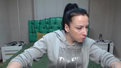 Snapshot of elizabethsho chatting on 01/30/25, 06:32 ElizabethSho online show from 01/30/25, 06:32