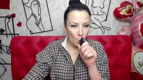 Snapshot of elizabethsho chatting on 03/11/25, 03:26 ElizabethSho online show from 03/11/25, 03:26