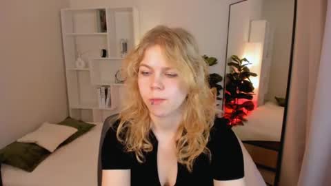 Elizabeth online show from 06/25/26, 05:23