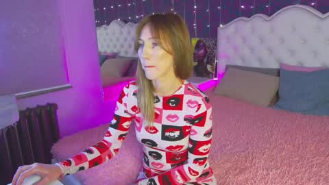 Snapshot of elizamayers chatting on 02/01/25, 01:34 Linda online show from 02/01/25, 01:34