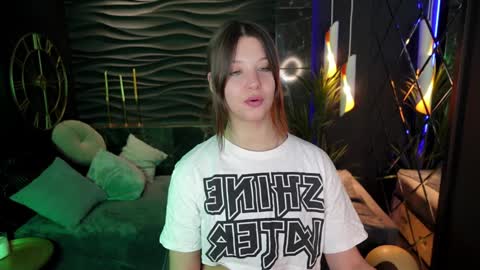 Snapshot of elizamild chatting on 01/09/25, 05:11 Eliza online show from 01/09/25, 05:11