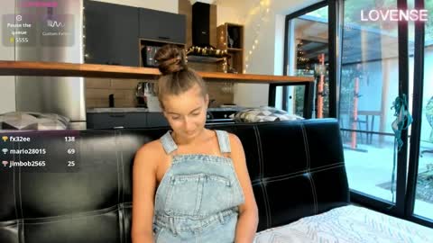 Eliz                               online show from 05/11/26, 04:04