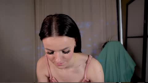 elizzza_ online show from 02/15/25, 11:50