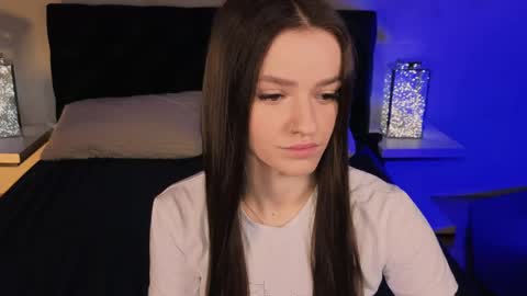 elizzza_ online show from 03/17/26, 05:11