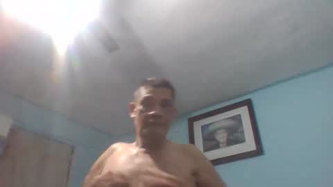 Snapshot of eljim323323 chatting on 11/07/25, 08:58 eljim323323 online show from 11/07/25, 08:58