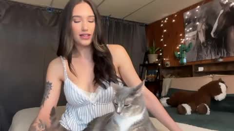 Ella online show from 04/28/26, 02:33