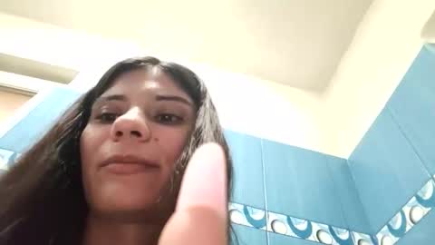 Snapshot of ella521985 chatting on 04/26/26, 03:21 ella521985 online show from 04/26/26, 03:21