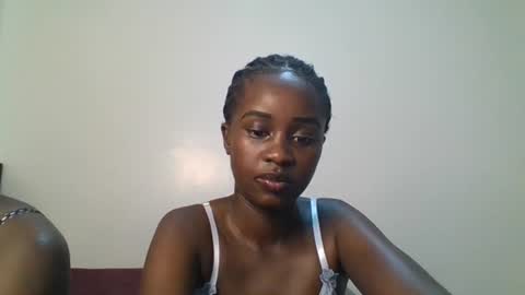 ella8_ online show from 07/06/26, 10:23