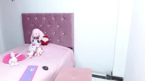 Snapshot of ella_2sweet chatting on 12/12/24, 05:42 Ella online show from 12/12/24, 05:42