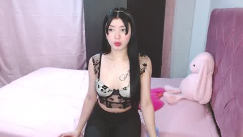 Snapshot of ella_2sweet chatting on 02/13/25, 06:41 Ella online show from 02/13/25, 06:41