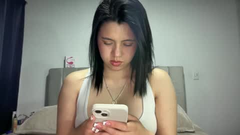 Snapshot of ella_aq chatting on 01/17/25, 05:00 Ella  online show from 01/17/25, 05:00