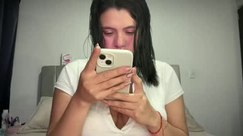 Snapshot of ella_aq chatting on 02/16/25, 06:43 Ella  online show from 02/16/25, 06:43