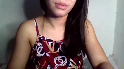 Snapshot of ella_babe25 chatting on 04/04/26, 07:22 ella_babe25 online show from 04/04/26, 07:22