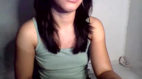 Snapshot of ella_babe25 chatting on 04/28/26, 10:04 ella_babe25 online show from 04/28/26, 10:04