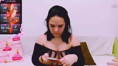 Snapshot of ella_diamonds chatting on 03/12/25, 08:20 Ella  online show from 03/12/25, 08:20