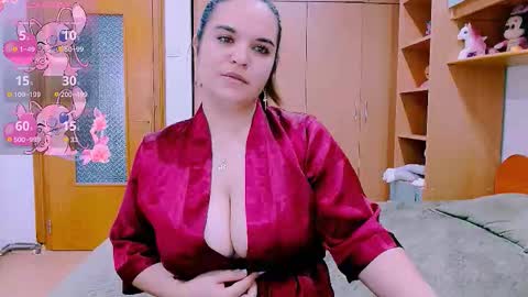 Snapshot of ella_diamonds chatting on 09/30/25, 06:29 Ella  online show from 09/30/25, 06:29