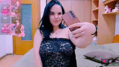 Snapshot of ella_diamonds chatting on 10/06/25, 05:38 Ella  online show from 10/06/25, 05:38