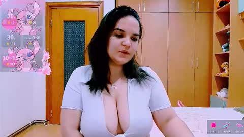 Snapshot of ella_diamonds chatting on 10/13/25, 06:41 Ella  online show from 10/13/25, 06:41