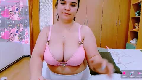 Snapshot of ella_diamonds chatting on 10/14/25, 06:47 Ella  online show from 10/14/25, 06:47