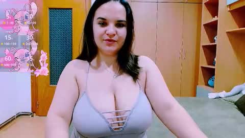 Snapshot of ella_diamonds chatting on 10/20/25, 07:03 Ella  online show from 10/20/25, 07:03