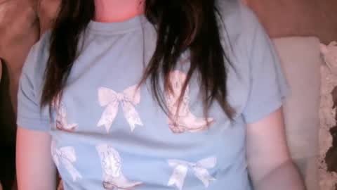 Snapshot of ella_girlnextdoor chatting on 09/16/25, 10:49 Ella - Girl Next Door online show from 09/16/25, 10:49