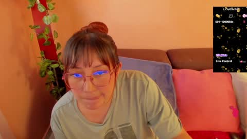 Snapshot of ella_harry chatting on 01/17/25, 04:36 Ella and Harry online show from 01/17/25, 04:36