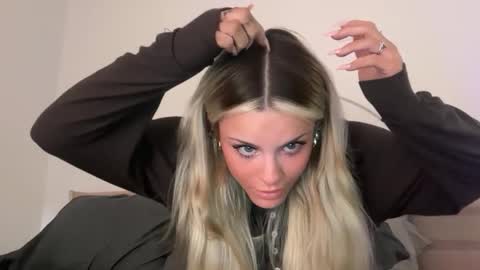 Snapshot of ella_hill chatting on 02/04/26, 04:29 Ella online show from 02/04/26, 04:29