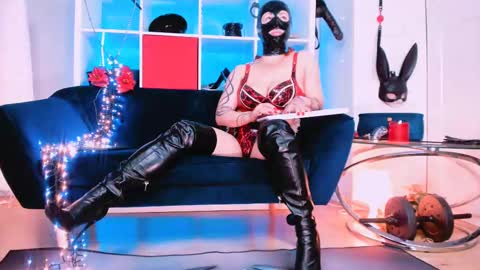 Snapshot of ella_kross chatting on 02/10/25, 12:08 ella_kross online show from 02/10/25, 12:08