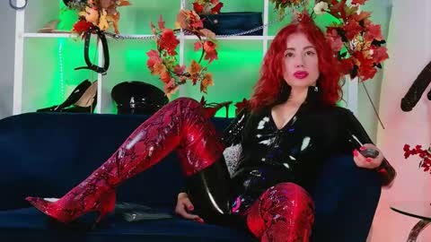 Snapshot of ella_kross chatting on 09/25/25, 04:05 ella_kross online show from 09/25/25, 04:05