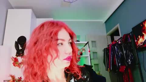 Snapshot of ella_kross chatting on 10/04/25, 05:16 ella_kross online show from 10/04/25, 05:16