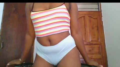 Snapshot of ella_laurel chatting on 02/20/25, 11:09 Ella online show from 02/20/25, 11:09