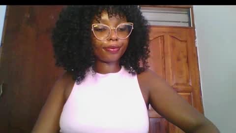 Snapshot of ella_laurel chatting on 03/07/25, 08:13 Ella online show from 03/07/25, 08:13