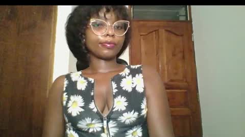 Snapshot of ella_laurel chatting on 03/07/25, 09:38 Ella online show from 03/07/25, 09:38