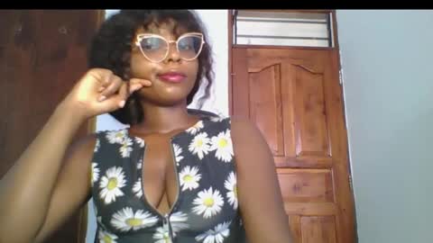 Snapshot of ella_laurel chatting on 03/08/25, 05:49 Ella online show from 03/08/25, 05:49