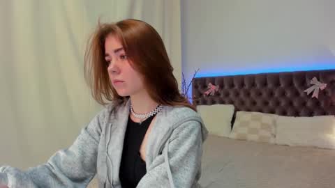 Snapshot of ella_mayers chatting on 02/09/25, 10:32 Ella Mayers online show from 02/09/25, 10:32