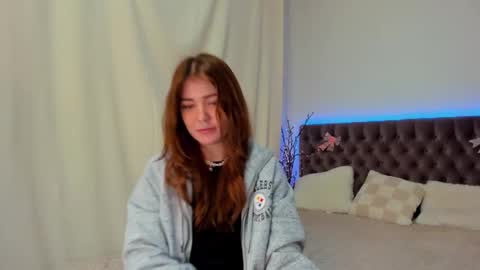 Snapshot of ella_mayers chatting on 02/17/25, 04:42 Ella Mayers online show from 02/17/25, 04:42