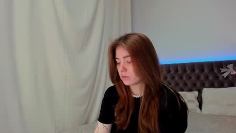 Snapshot of ella_mayers chatting on 02/21/25, 01:55 Ella Mayers online show from 02/21/25, 01:55