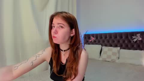 Snapshot of ella_mayers chatting on 02/21/25, 10:04 Ella Mayers online show from 02/21/25, 10:04