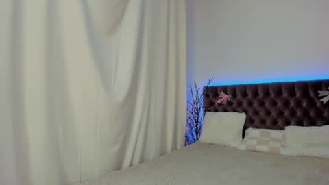 Snapshot of ella_mayers chatting on 02/22/25, 01:11 Ella Mayers online show from 02/22/25, 01:11