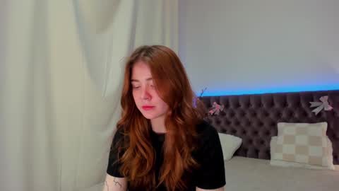 Snapshot of ella_mayers chatting on 02/26/25, 12:27 Ella Mayers online show from 02/26/25, 12:27