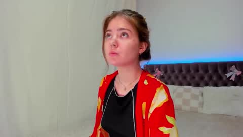 Snapshot of ella_mayers chatting on 03/09/25, 03:43 Ella Mayers online show from 03/09/25, 03:43