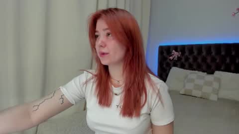 Snapshot of ella_mayers chatting on 09/14/25, 12:26 Ella Mayers online show from 09/14/25, 12:26