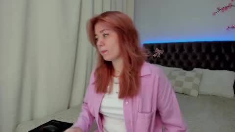 Snapshot of ella_mayers chatting on 09/15/25, 12:27 Ella Mayers online show from 09/15/25, 12:27