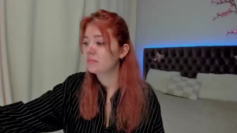 Snapshot of ella_mayers chatting on 09/18/25, 12:40 Ella Mayers online show from 09/18/25, 12:40
