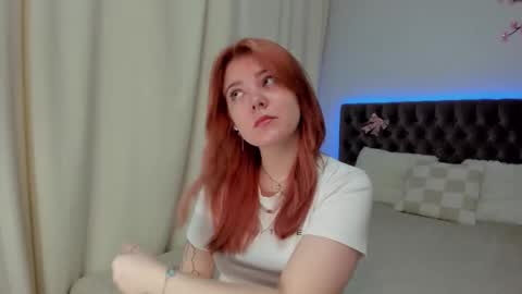 Snapshot of ella_mayers chatting on 09/21/25, 12:18 Ella Mayers online show from 09/21/25, 12:18